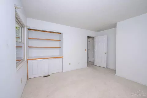 Bedroom - 3076 Hoock Ct, Cincinnati, OH 45239 photo 7 of 10