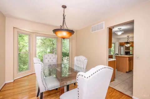 Dining - 3076 Hoock Ct, Cincinnati, OH 45239 photo 2 of 4