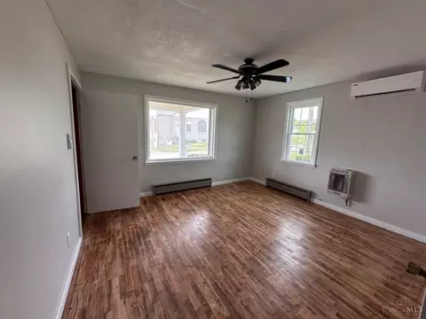Living - 9 Sugar St, Sinking Spring, OH 45172 photo 2 of 2