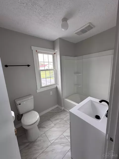 Bath - 9 Sugar St, Sinking Spring, OH 45172 photo 3 of 4