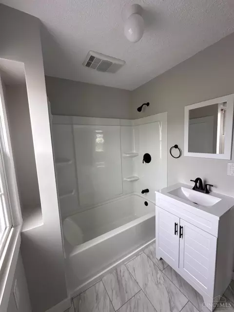 Bath - 9 Sugar St, Sinking Spring, OH 45172 photo 4 of 4