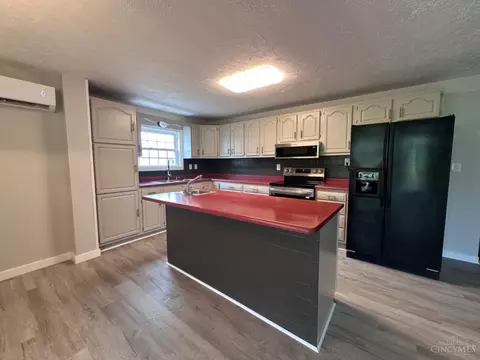 Kitchen - 9 Sugar St, Sinking Spring, OH 45172 photo 5 of 6
