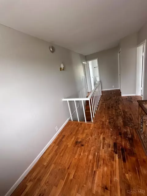 Entry Way - 9 Sugar St, Sinking Spring, OH 45172 photo 5 of 6