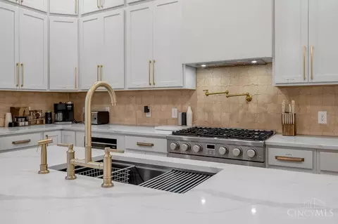 Kitchen - 1713 Lang St, Cincinnati, OH 45202 photo 3 of 4