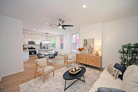 Living - 1120 Carson Ave, Cincinnati, OH 45205 photo 2 of 4