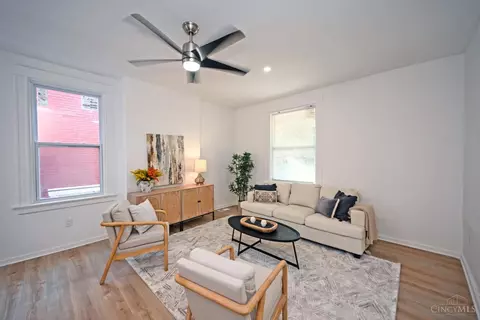 Living - 1120 Carson Ave, Cincinnati, OH 45205 photo 3 of 4
