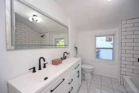 Bath - 1120 Carson Ave, Cincinnati, OH 45205 photo 4 of 5