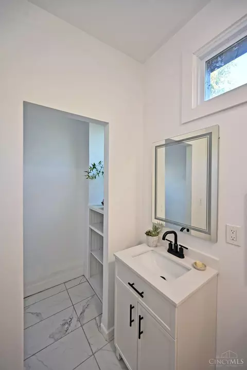 Bath - 1120 Carson Ave, Cincinnati, OH 45205 photo 3 of 5