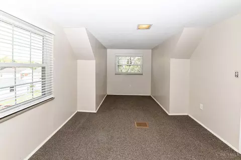 Bedroom - 1842 Centerridge Ave, Cincinnati, OH 45231 photo 4 of 7