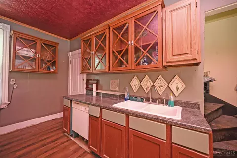 Kitchen - 6770 River Rd, Cincinnati, OH 45233 photo 4 of 4
