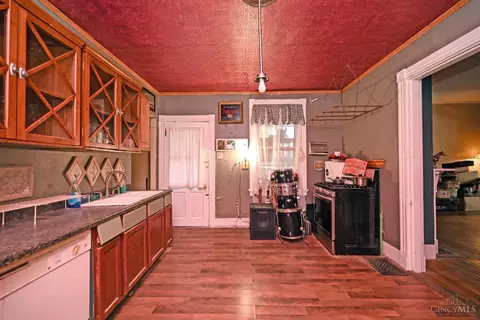 Kitchen - 6770 River Rd, Cincinnati, OH 45233 photo 2 of 4