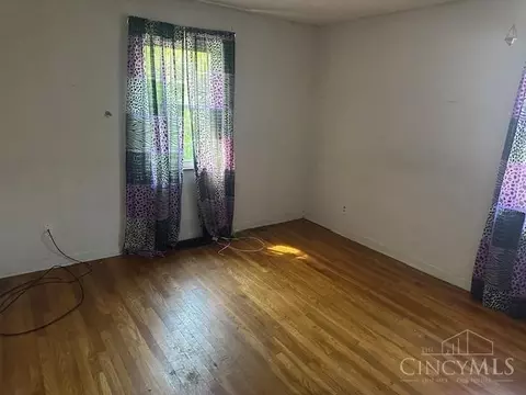 Bedroom - 2249 Bremont Ave, Golf Manor, OH 45237 photo 2 of 3