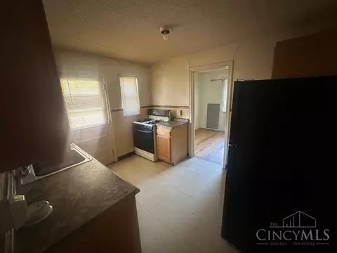 Kitchen - 2249 Bremont Ave, Golf Manor, OH 45237 photo 1 of 2
