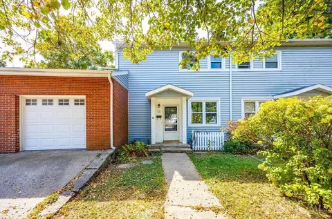 5 Briarwood Ln, Greenhills, OH 45218