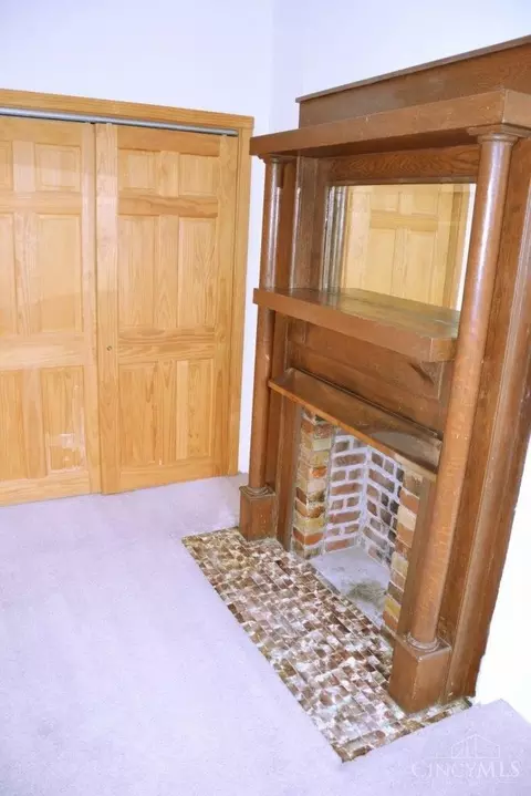 Bedroom - 502 Riddle Rd, Cincinnati, OH 45220 photo 2 of 17