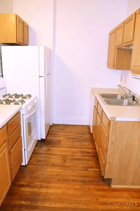Kitchen - 502 Riddle Rd, Cincinnati, OH 45220 photo 2 of 7