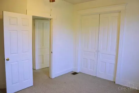 Bedroom - 502 Riddle Rd, Cincinnati, OH 45220 photo 13 of 17