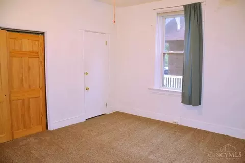 Bedroom - 502 Riddle Rd, Cincinnati, OH 45220 photo 4 of 17