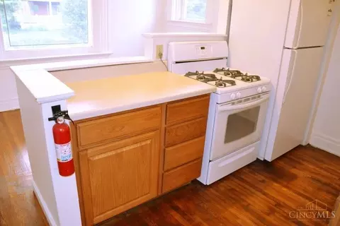 Kitchen - 502 Riddle Rd, Cincinnati, OH 45220 photo 3 of 7