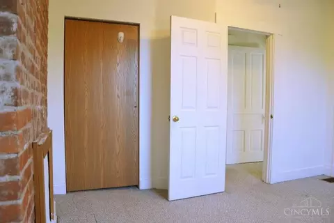 Bedroom - 502 Riddle Rd, Cincinnati, OH 45220 photo 15 of 17