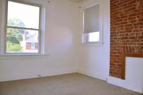 Bedroom - 502 Riddle Rd, Cincinnati, OH 45220 photo 11 of 17