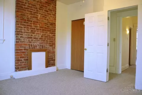 Bedroom - 502 Riddle Rd, Cincinnati, OH 45220 photo 12 of 17