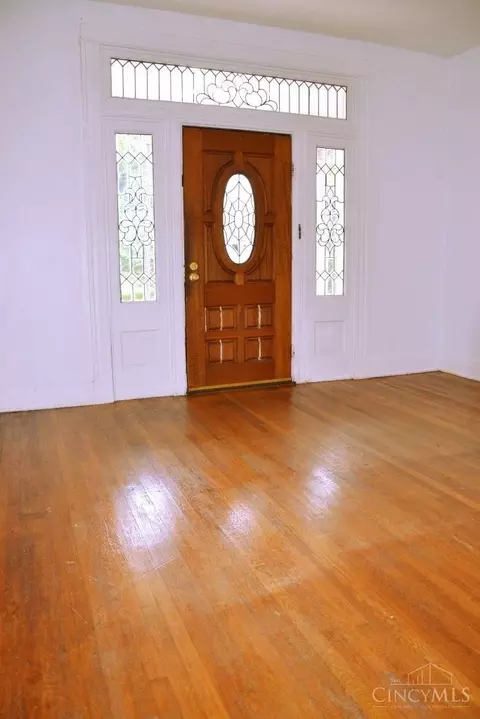 Entry Way - 502 Riddle Rd, Cincinnati, OH 45220 photo 1 of 2