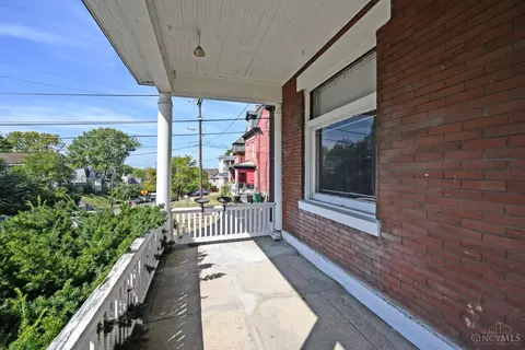 Exterior - 502 Riddle Rd, Cincinnati, OH 45220 photo 3 of 6