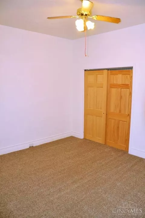 Bedroom - 502 Riddle Rd, Cincinnati, OH 45220 photo 6 of 17