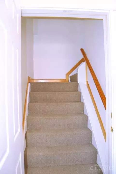 Entry Way - 502 Riddle Rd, Cincinnati, OH 45220 photo 2 of 2