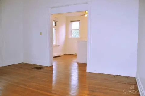 Living - 502 Riddle Rd, Cincinnati, OH 45220 photo 1 of 5