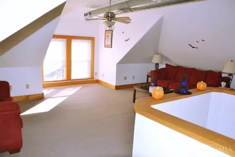Living - 502 Riddle Rd, Cincinnati, OH 45220 photo 4 of 5