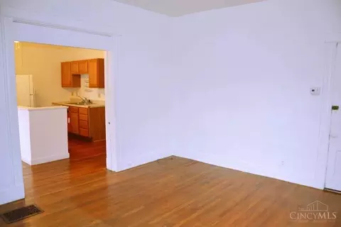 Living - 502 Riddle Rd, Cincinnati, OH 45220 photo 2 of 5
