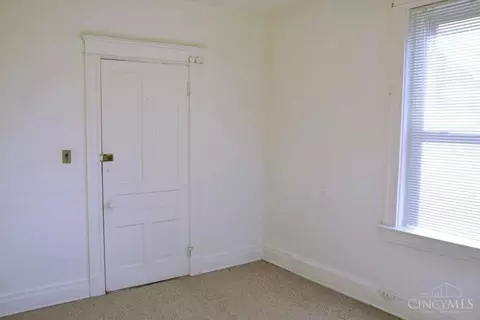 Bedroom - 502 Riddle Rd, Cincinnati, OH 45220 photo 10 of 17