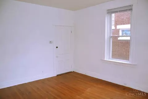 Bedroom - 502 Riddle Rd, Cincinnati, OH 45220 photo 1 of 17
