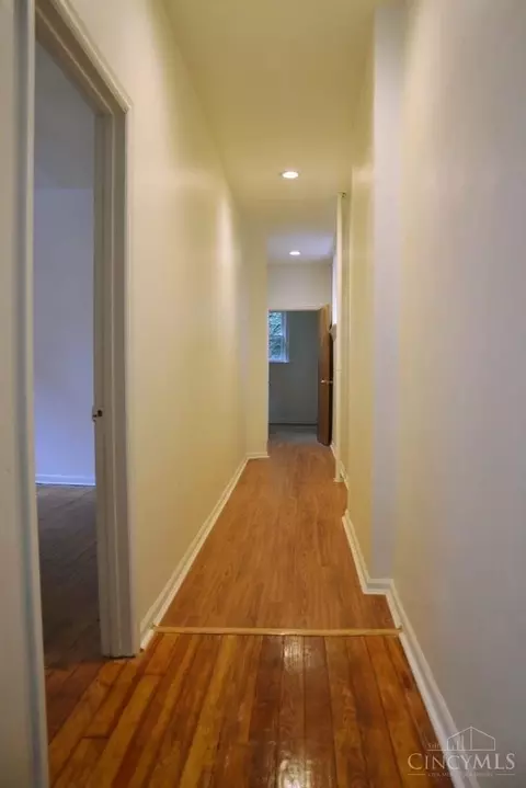 305 Warner St, Cincinnati, OH 45219 photo 4