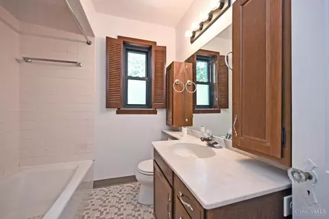 Bath - 6114 Glade Ave, Cincinnati, OH 45230 photo 1 of 2
