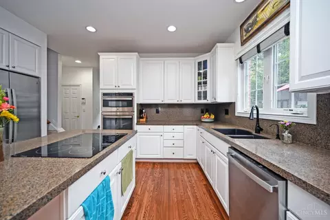 Kitchen - 4008 Miami Rd, Mariemont, OH 45227 photo 4 of 8