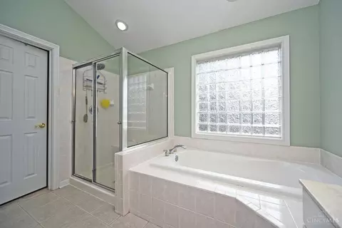 Bath - 4008 Miami Rd, Mariemont, OH 45227 photo 3 of 6