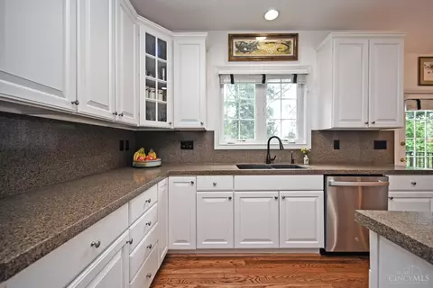 Kitchen - 4008 Miami Rd, Mariemont, OH 45227 photo 6 of 8