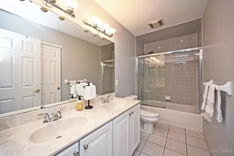 Bath - 4008 Miami Rd, Mariemont, OH 45227 photo 4 of 6