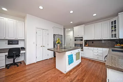 Kitchen - 4008 Miami Rd, Mariemont, OH 45227 photo 3 of 8