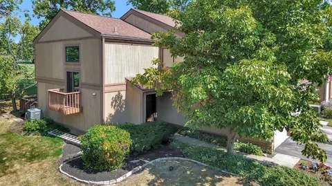 400 Walnut Ln, Mason, OH 45040