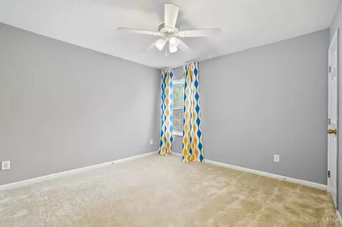 Bedroom - 9648 Fallshill Cir, Cincinnati, OH 45231 photo 6 of 10