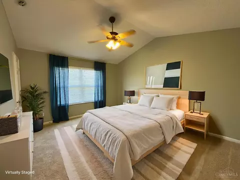 Bedroom - 9648 Fallshill Cir, Cincinnati, OH 45231 photo 1 of 10