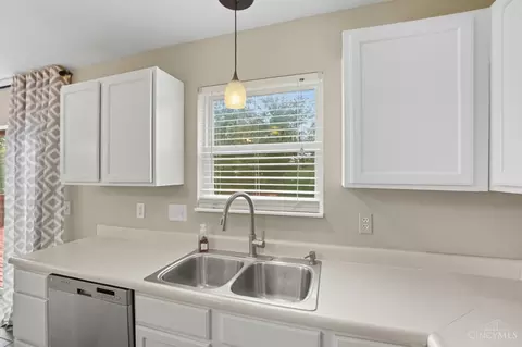 Kitchen - 9648 Fallshill Cir, Cincinnati, OH 45231 photo 3 of 3