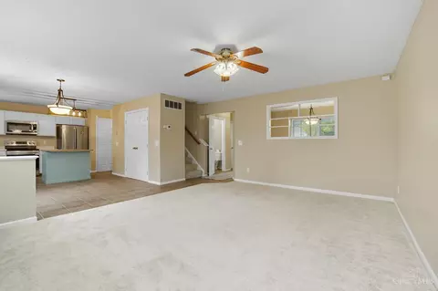 Living - 9648 Fallshill Cir, Cincinnati, OH 45231 photo 3 of 4