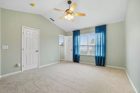 Bedroom - 9648 Fallshill Cir, Cincinnati, OH 45231 photo 3 of 10