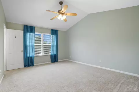 Bedroom - 9648 Fallshill Cir, Cincinnati, OH 45231 photo 4 of 10