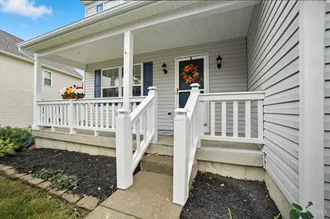 Exterior - 9648 Fallshill Cir, Cincinnati, OH 45231 photo 3 of 9
